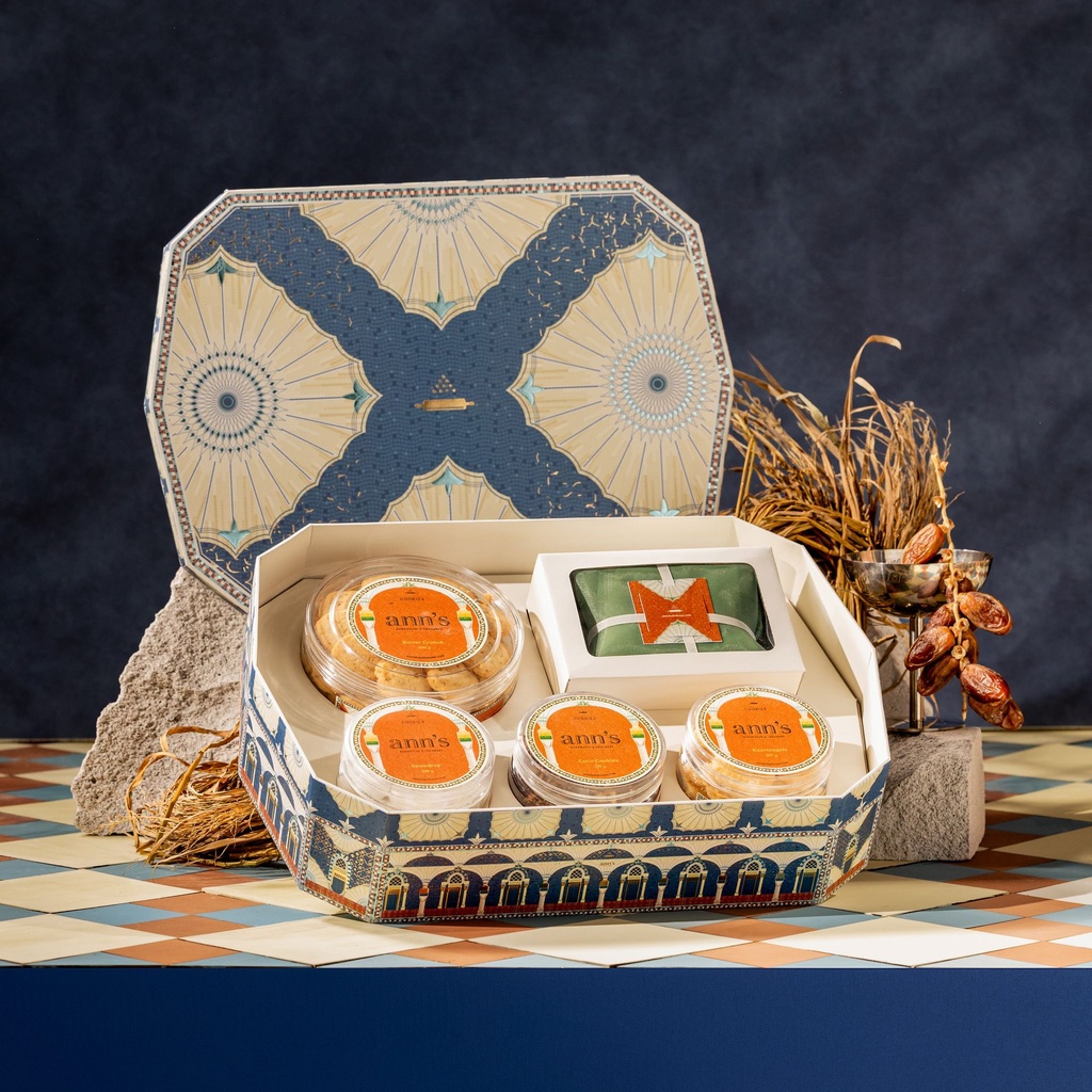 1_1LBRN25-Classic Hampers.jpg