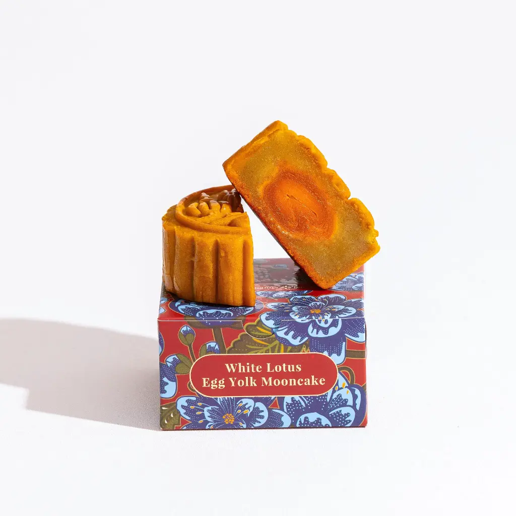 White Lotus Egg Yolk Mooncake2.webp